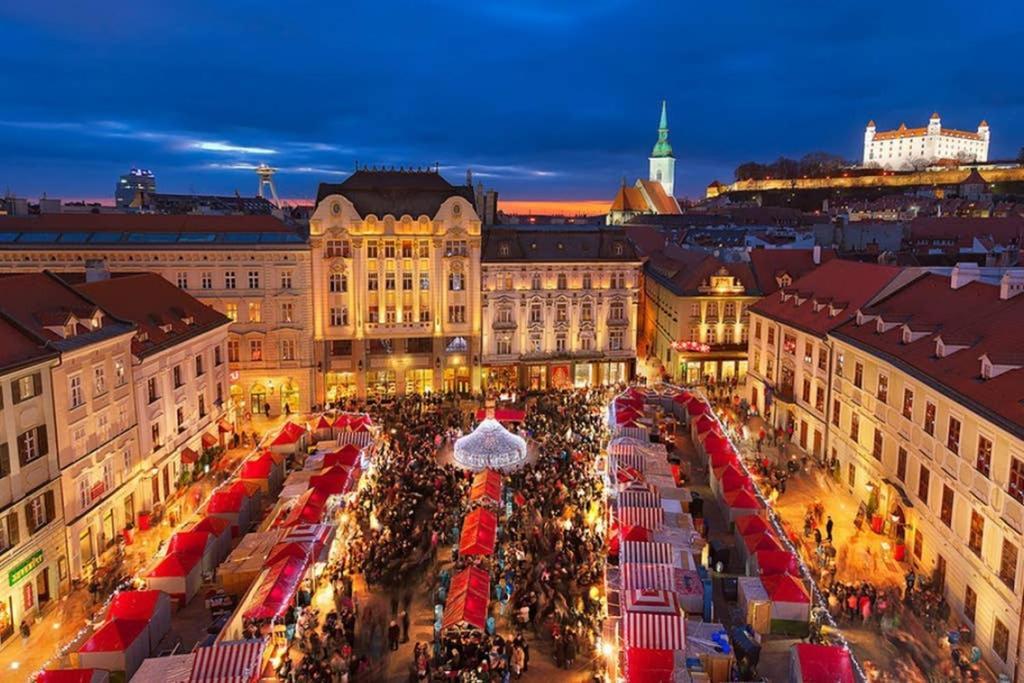 Vip Apartment In Old Town With Free Parking Bratislava Exterior photo