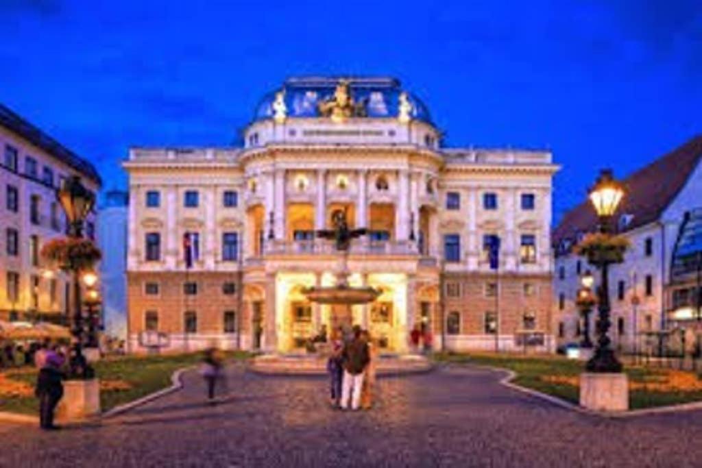 Vip Apartment In Old Town With Free Parking Bratislava Exterior photo