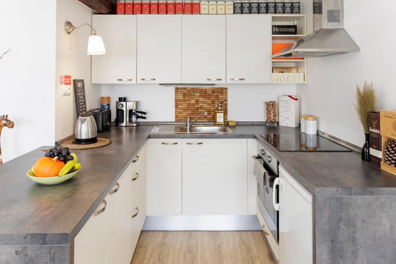 Vip Apartment In Old Town With Free Parking Bratislava Exterior photo