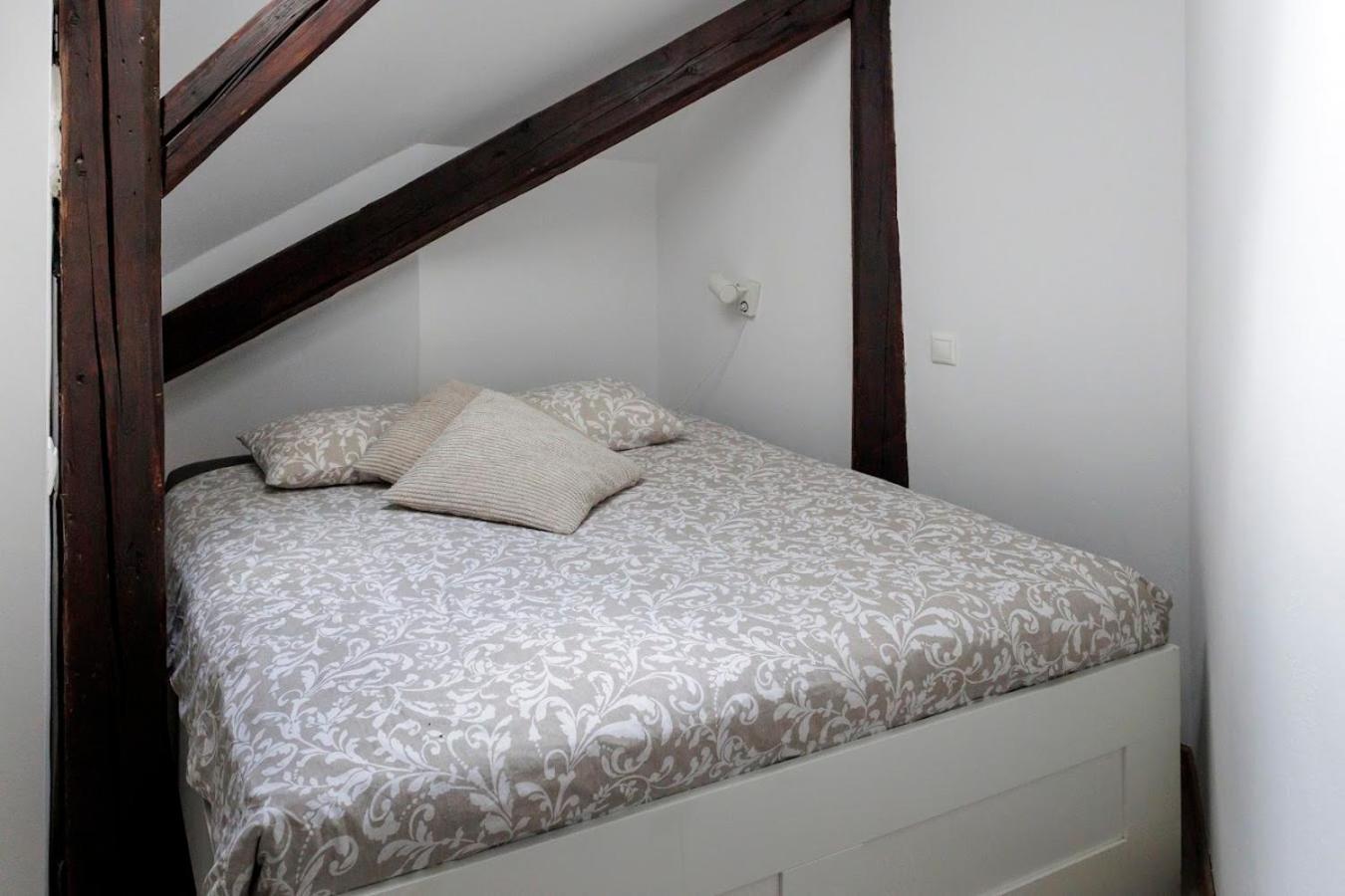 Vip Apartment In Old Town With Free Parking Bratislava Exterior photo
