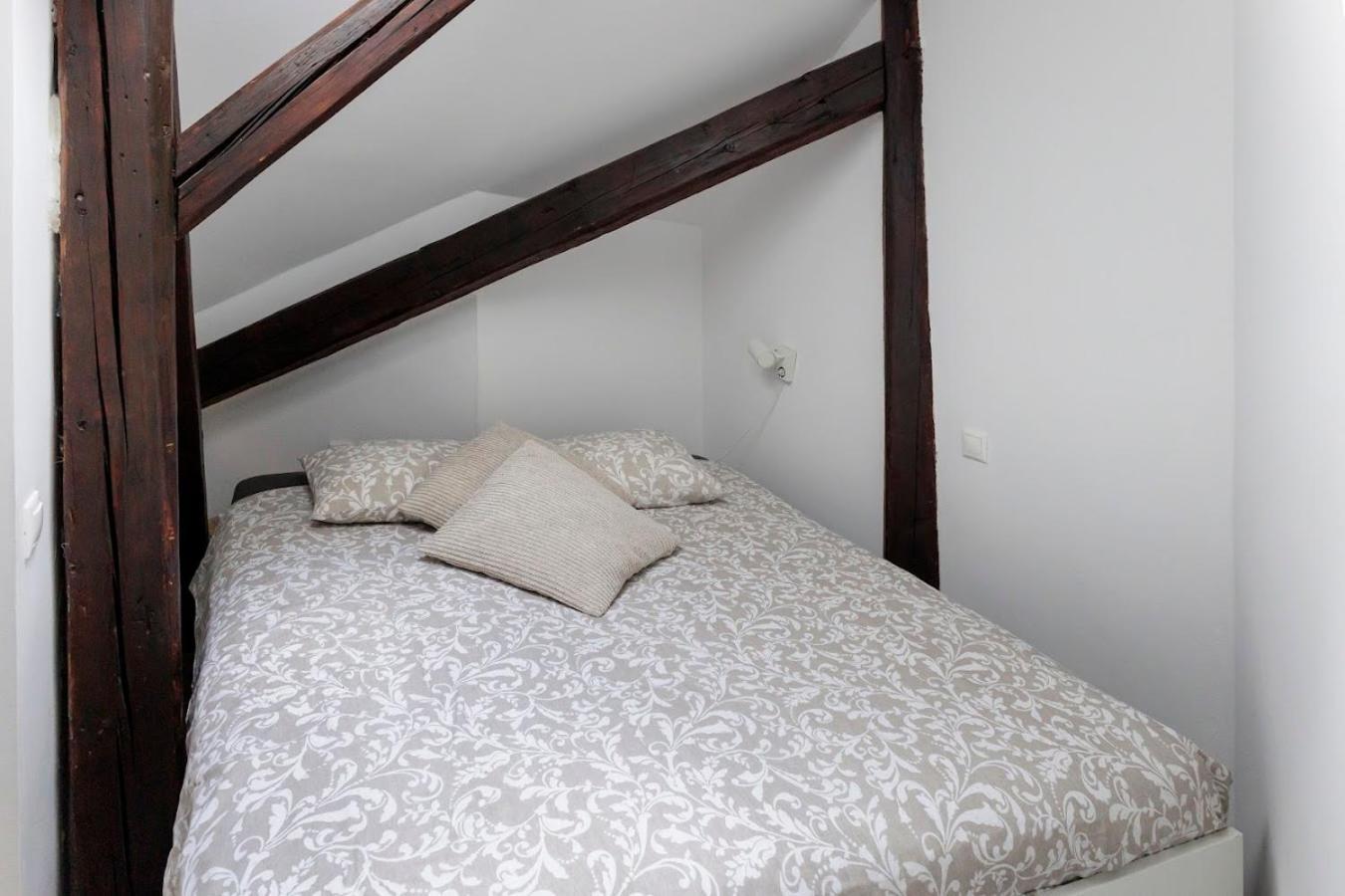 Vip Apartment In Old Town With Free Parking Bratislava Exterior photo
