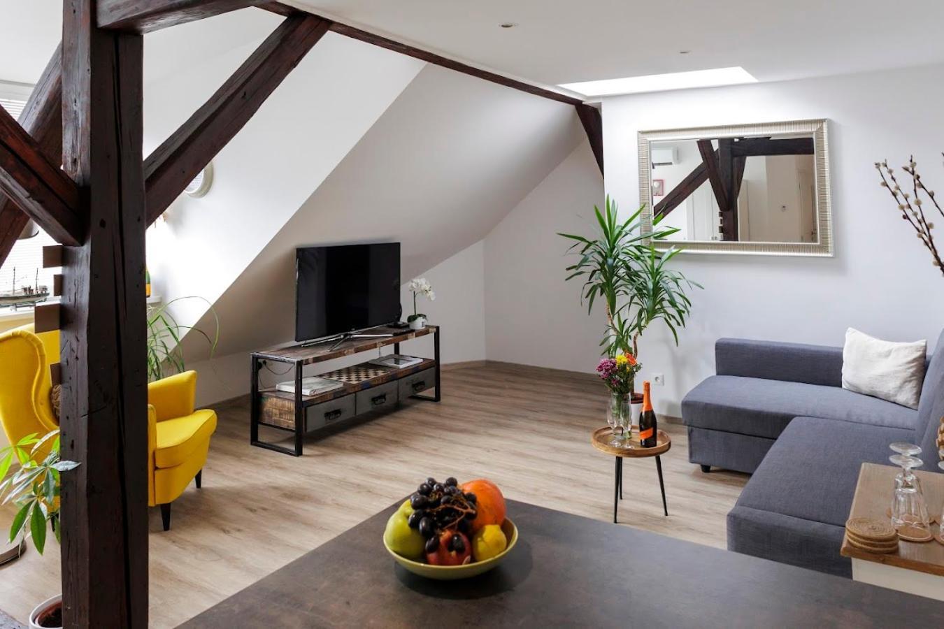 Vip Apartment In Old Town With Free Parking Bratislava Exterior photo
