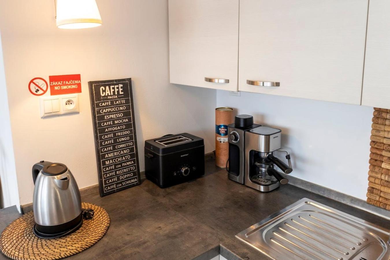 Vip Apartment In Old Town With Free Parking Bratislava Exterior photo
