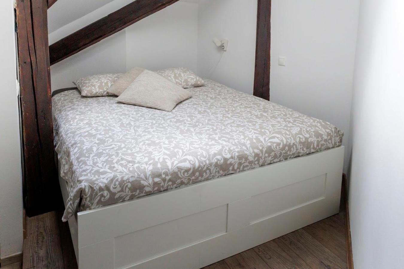 Vip Apartment In Old Town With Free Parking Bratislava Exterior photo