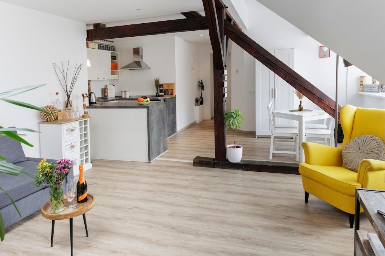 Vip Apartment In Old Town With Free Parking Bratislava Exterior photo