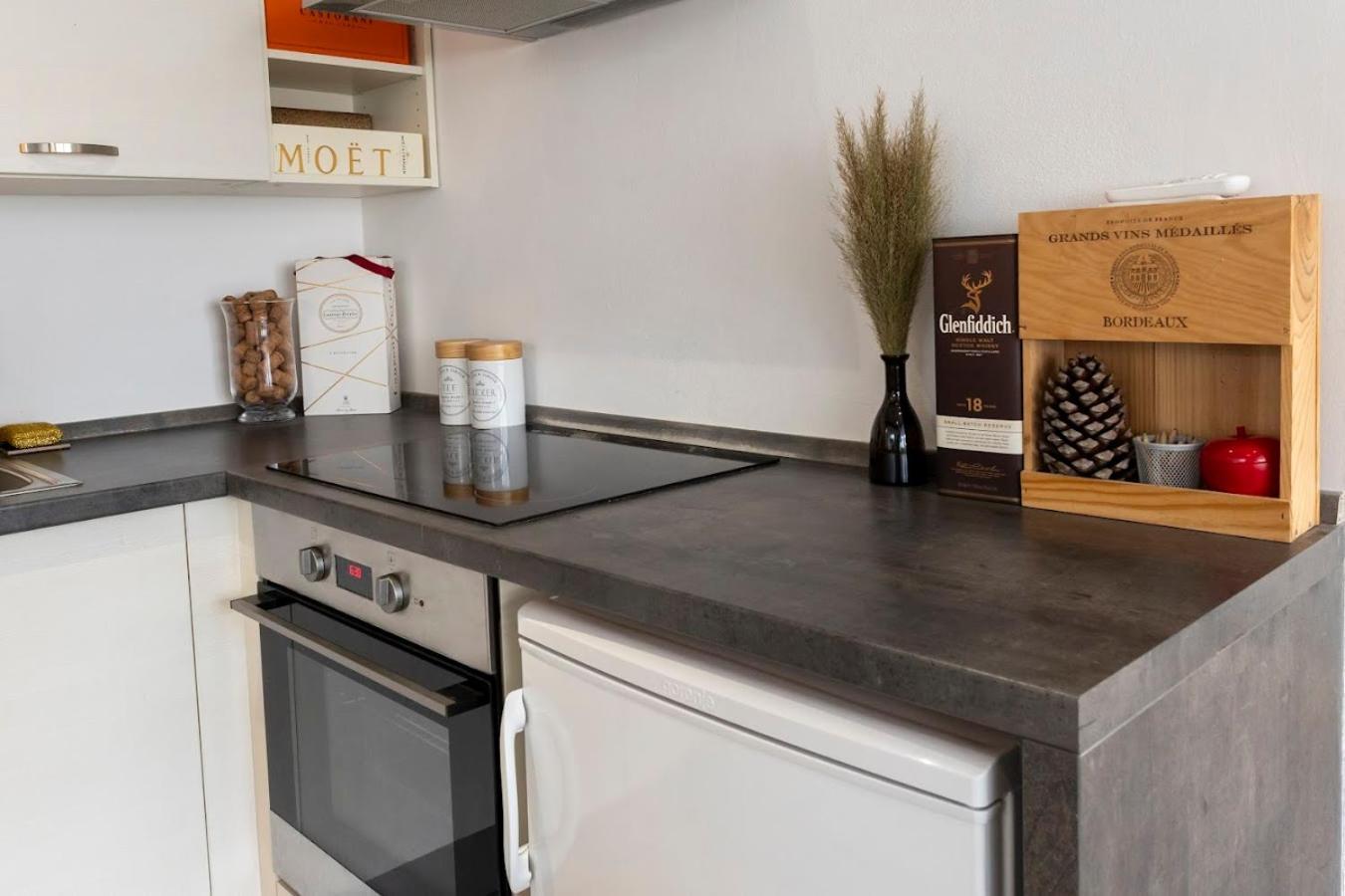Vip Apartment In Old Town With Free Parking Bratislava Exterior photo
