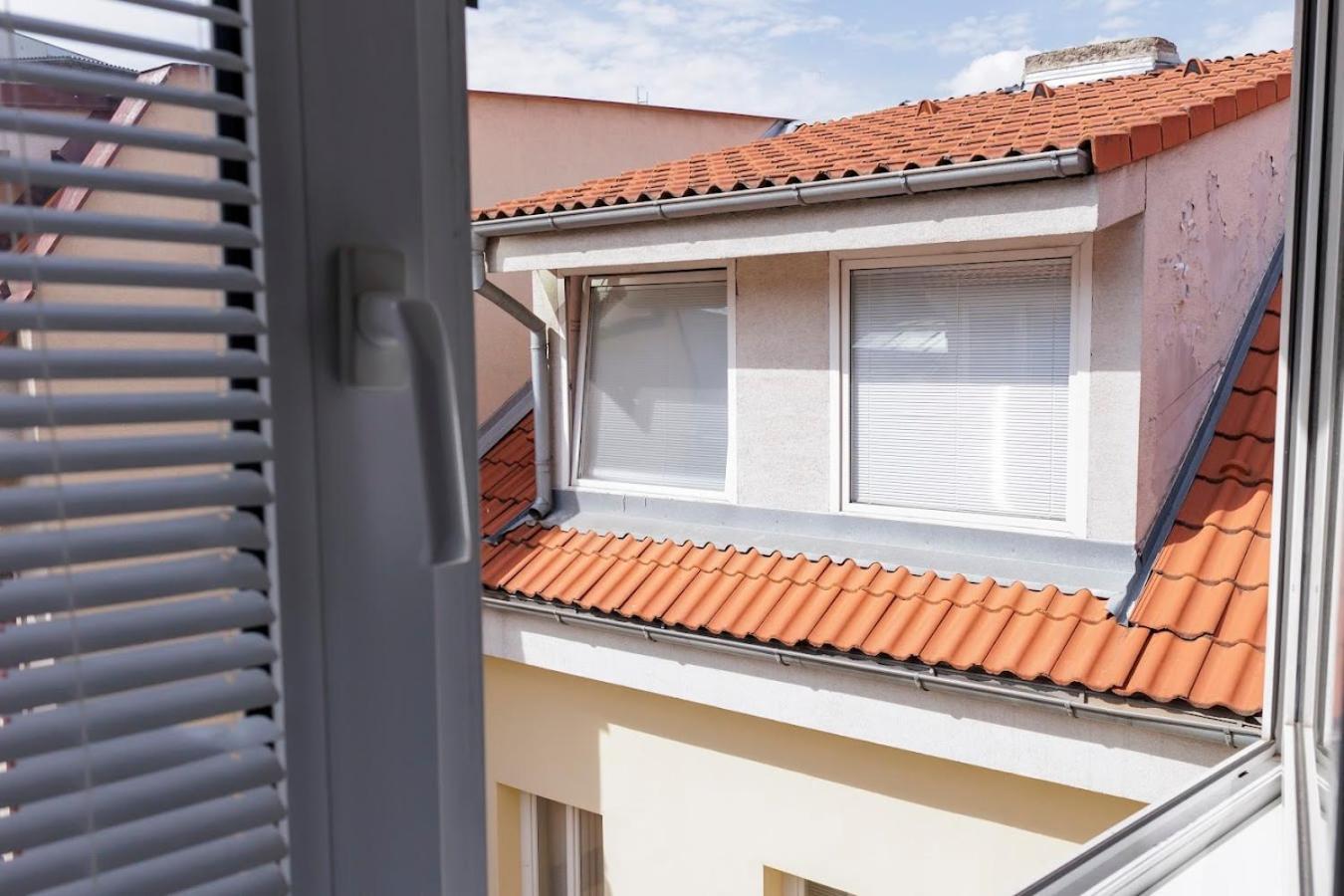Vip Apartment In Old Town With Free Parking Bratislava Exterior photo