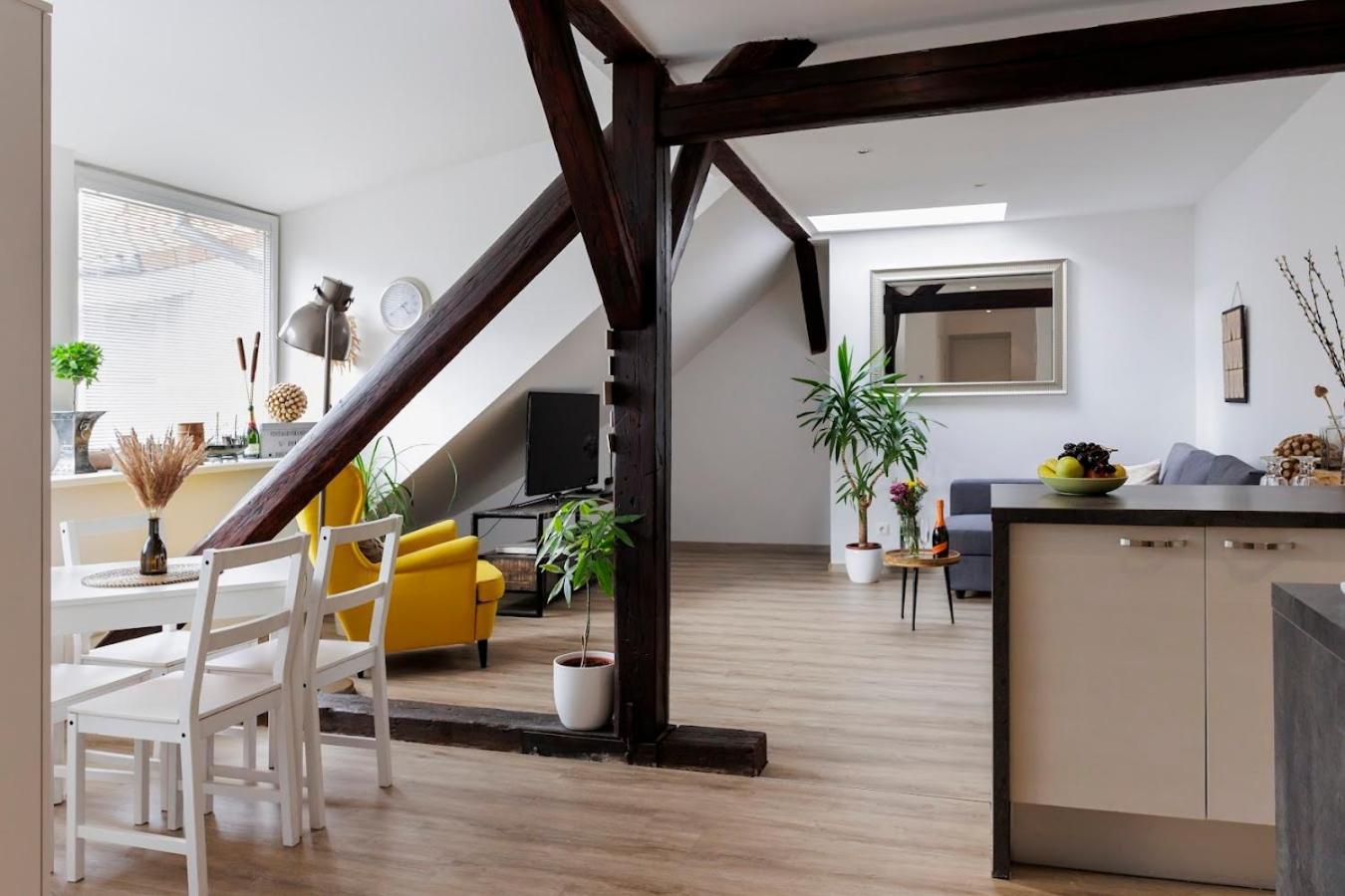 Vip Apartment In Old Town With Free Parking Bratislava Exterior photo