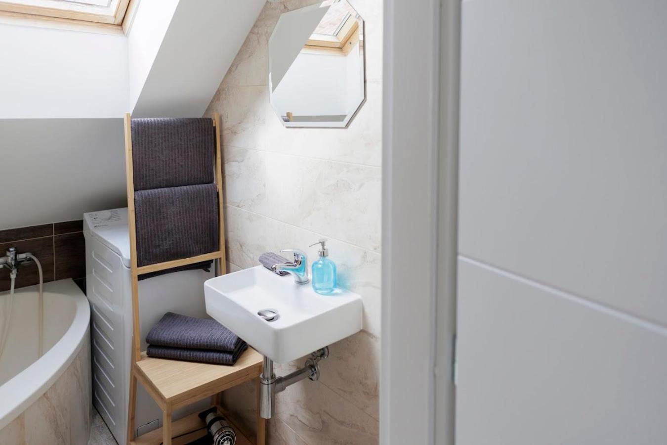Vip Apartment In Old Town With Free Parking Bratislava Exterior photo